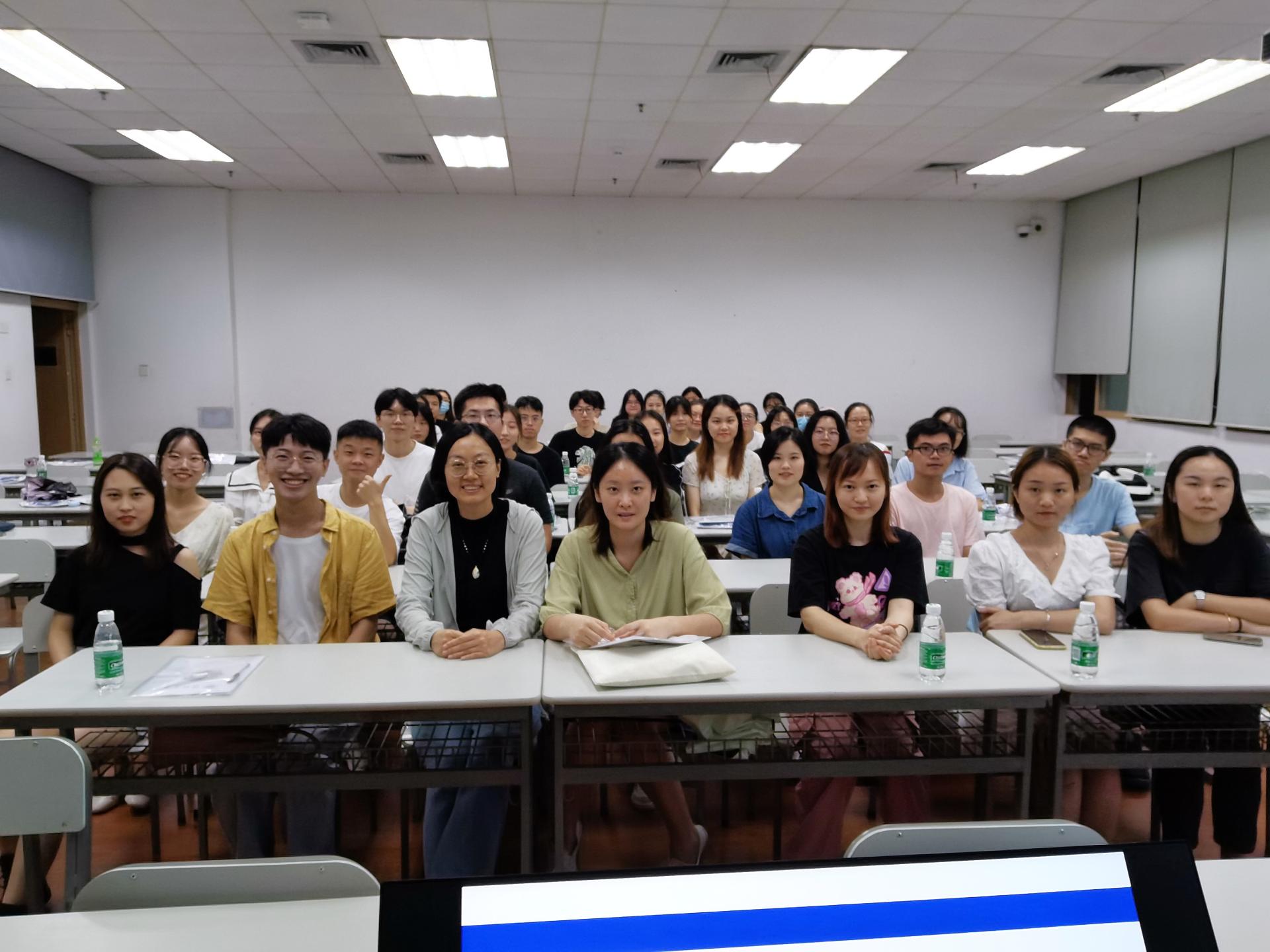 深圳大学外国语学院第十四次研究生代表大会
