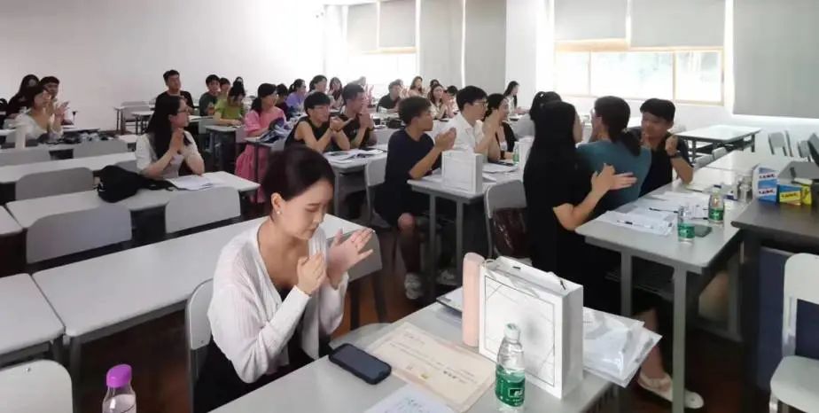 深圳大学外国语学院 第十六届研究生代表大会顺利召开